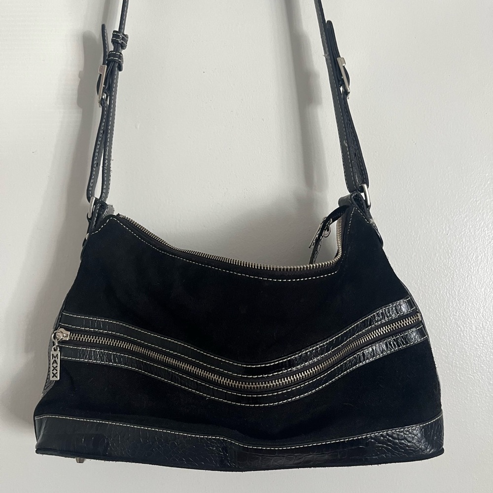Black Shoulder Bag with Zipper detail!